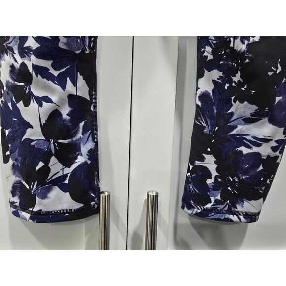 NWT - Fabletics Salar Printed Powerform Crop Leggings - Small - Picture 9 of 11